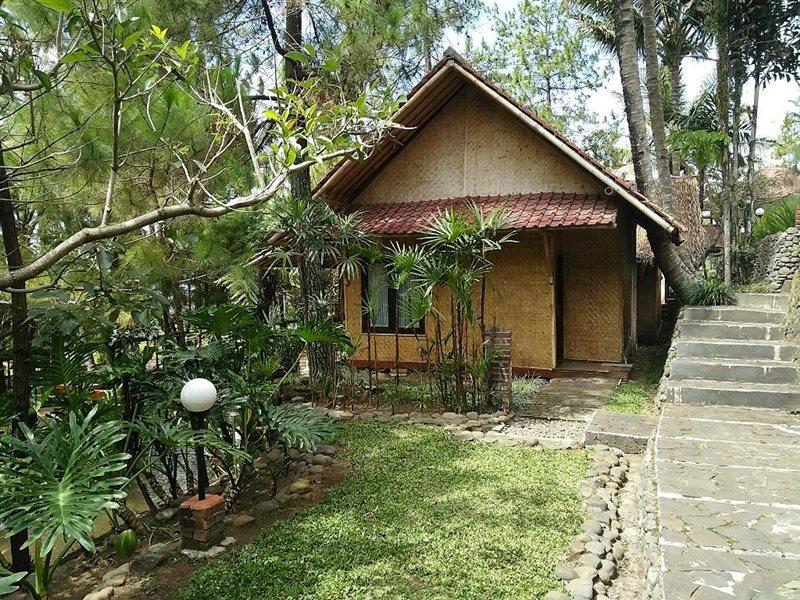 Bukit Alamanda Resort Garut Esterno foto