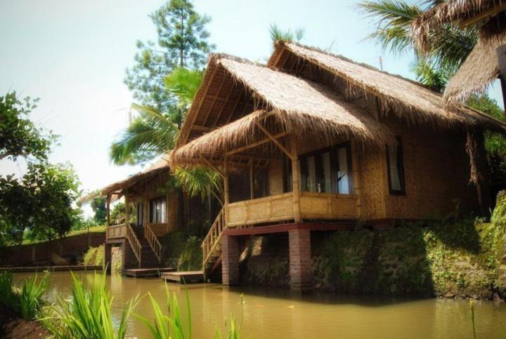 Bukit Alamanda Resort Garut Esterno foto