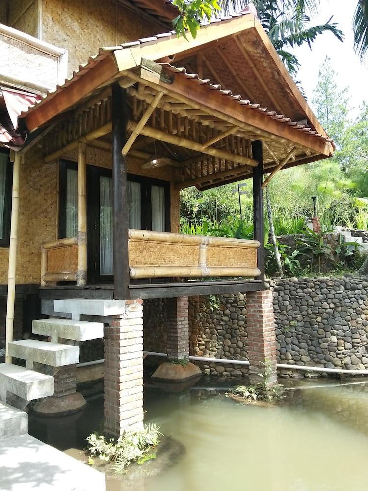 Bukit Alamanda Resort Garut Esterno foto