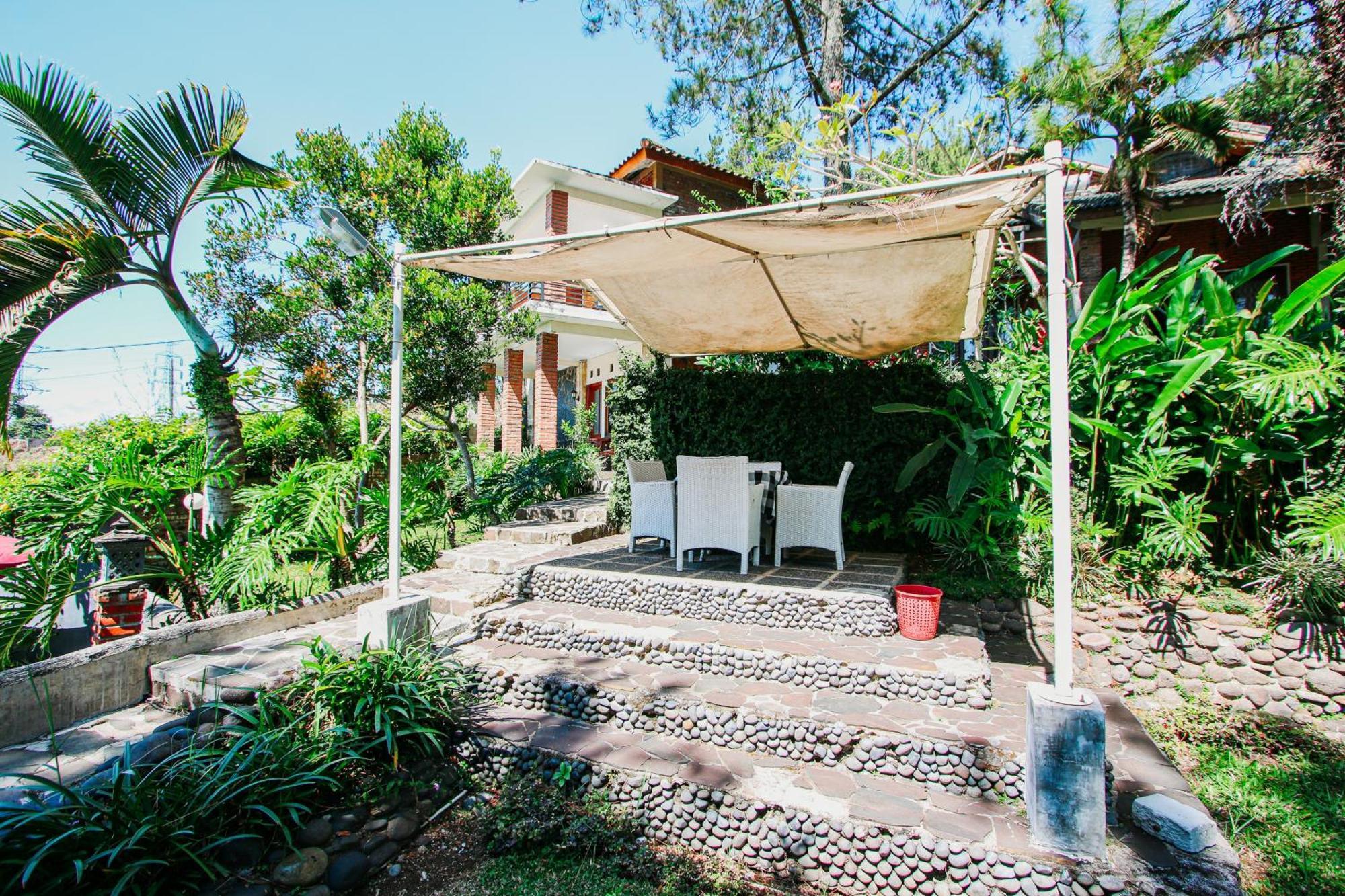 Bukit Alamanda Resort Garut Esterno foto