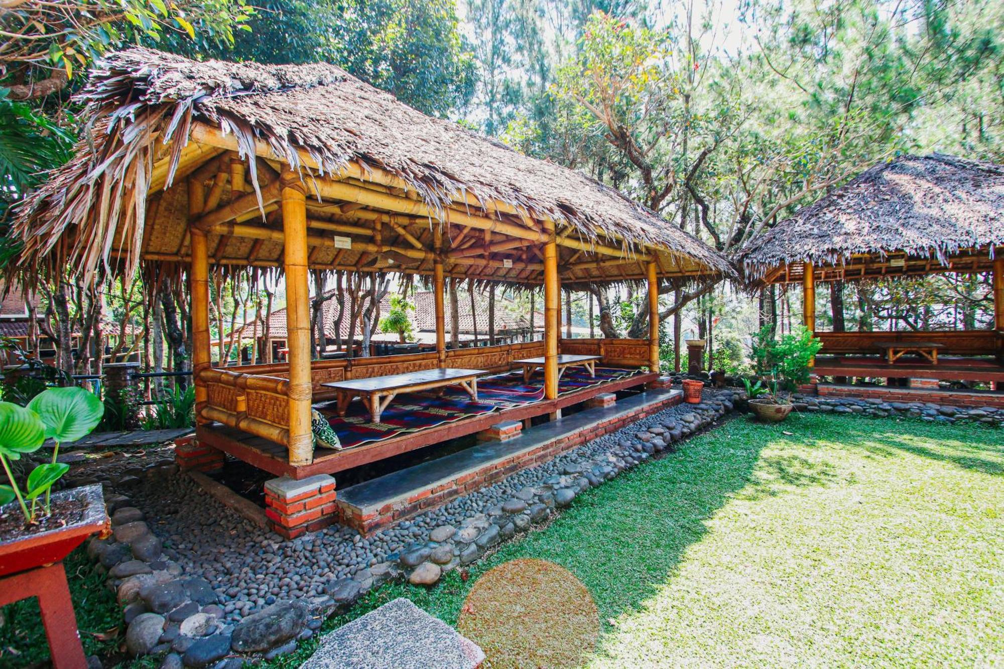 Bukit Alamanda Resort Garut Esterno foto